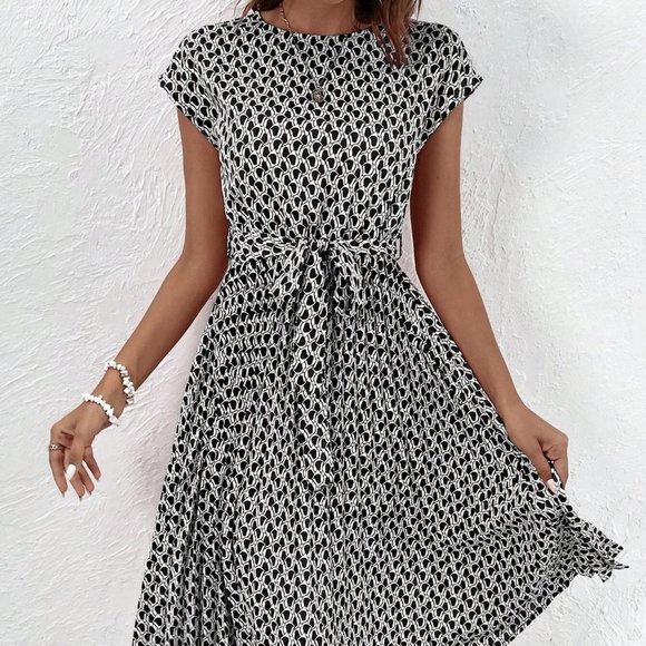 Black Womens Allover Print Batwing Sleeve Belted Dress - Picture 2 of 5